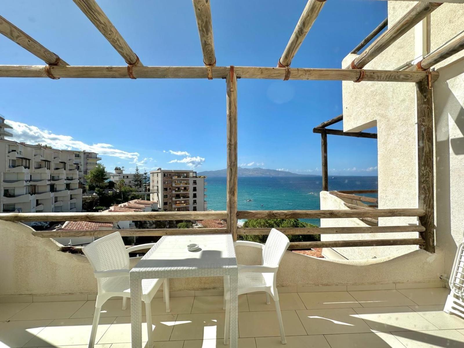 Bellavista Apartments Bougainville Bay Sarande Bagian luar foto