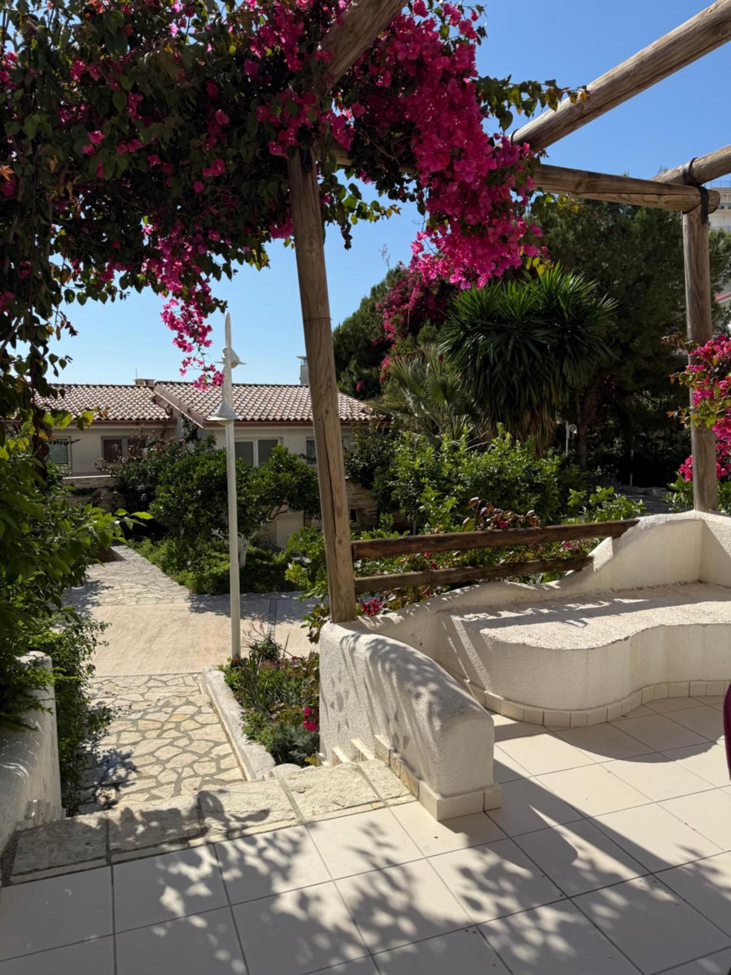 Bellavista Apartments Bougainville Bay Sarande Bagian luar foto