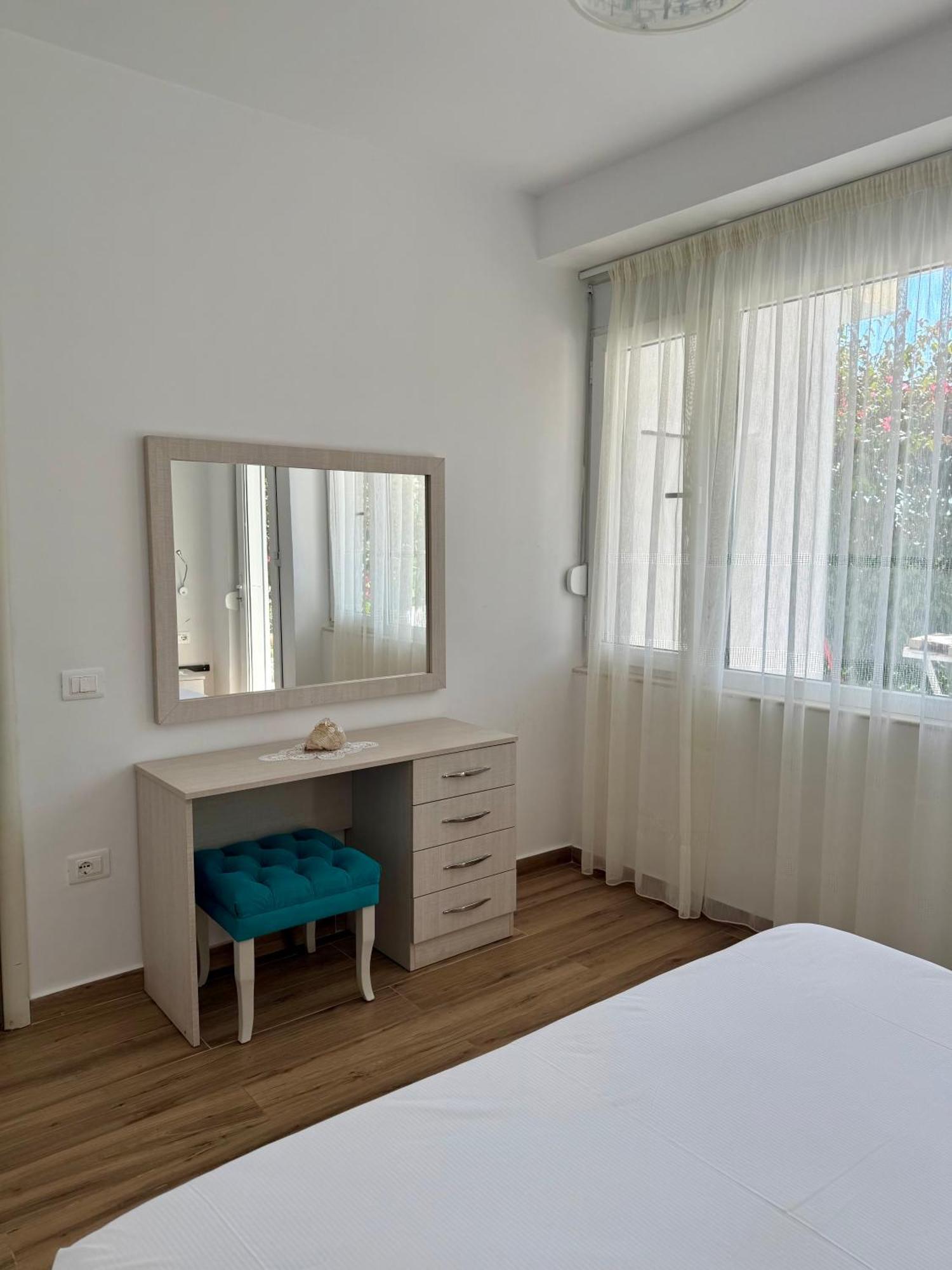 Bellavista Apartments Bougainville Bay Sarande Bagian luar foto